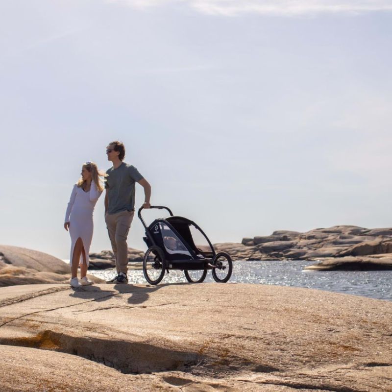 HAMAX BREEZE CHILD BIKE TRAILER - NAVY + CREAM