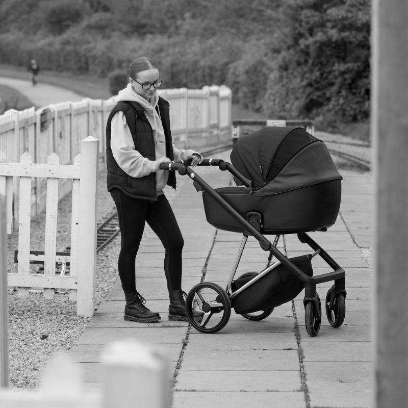 Dark Gray MEE-GO MILANO EVO 2 IN 1 PRAM & PUSHCHAIR- ABSTRACT BLACK